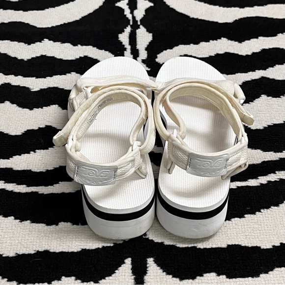 Teva Flatform Universal White Sandals Size 9 - Picture 8 of 12